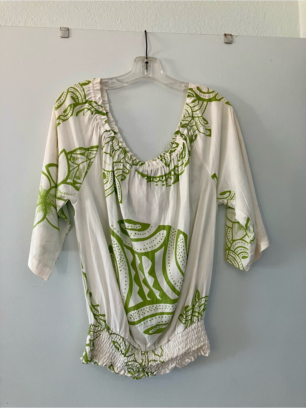 Wahine Toa Tropical Elastic-Hem Tunic Top; Small Stain on Back Collar